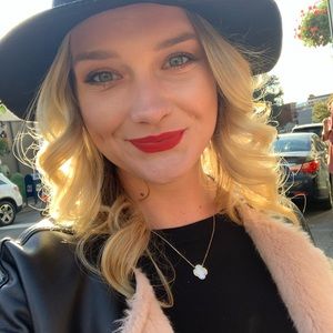 Meet your Posher, Emilia